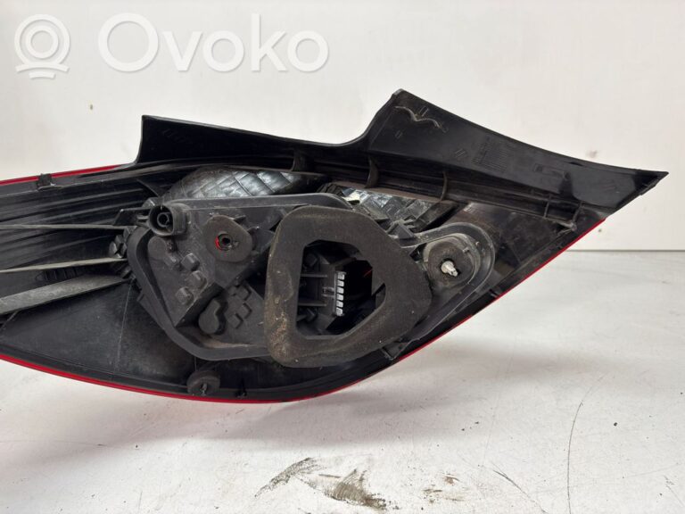 ee99942ff366e57a0de1e290ed403136-c4e1ac4a39915a85e9b5cdccb49956c2_rear_tail_lights