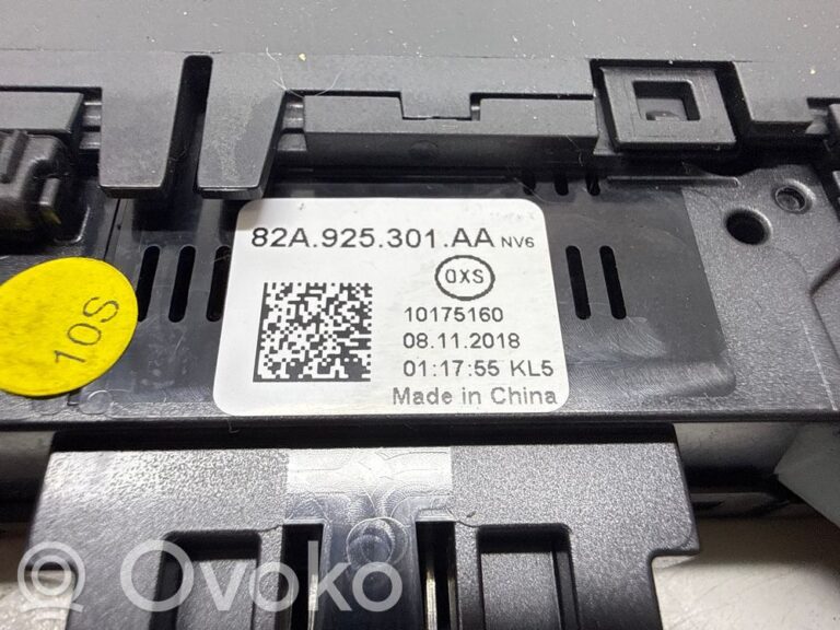 eeb9c5256efe939182ce2c5ccc0a57db-50cd23528fd05db61d3fff6426466a24_hazard_light_switch