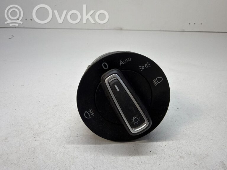 eec4e5444a7dad532c8ebafc5d8e02b5-4f4ce8e8747d04ed72baedae97312b49_light_switch