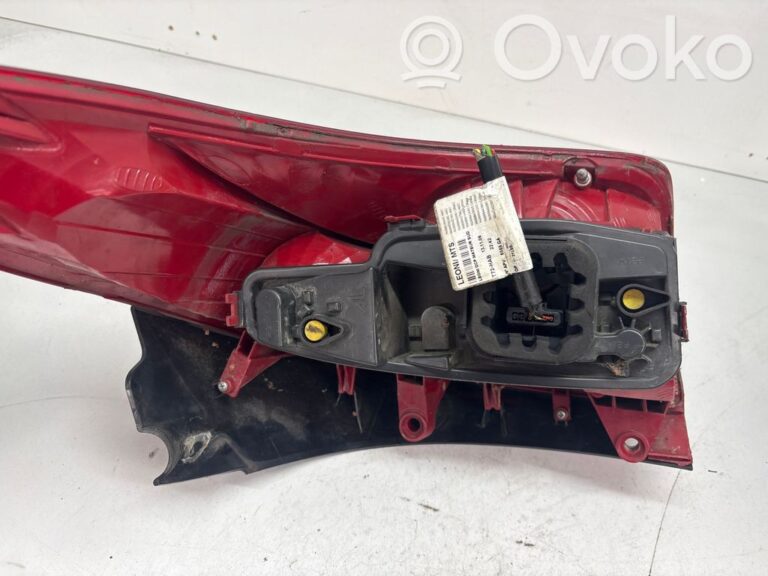 eecf3a83c06ce08ffc63b20343d78a07-1f13a63db15f9f8497bf3c3eebc607cb_rear_tail_lights