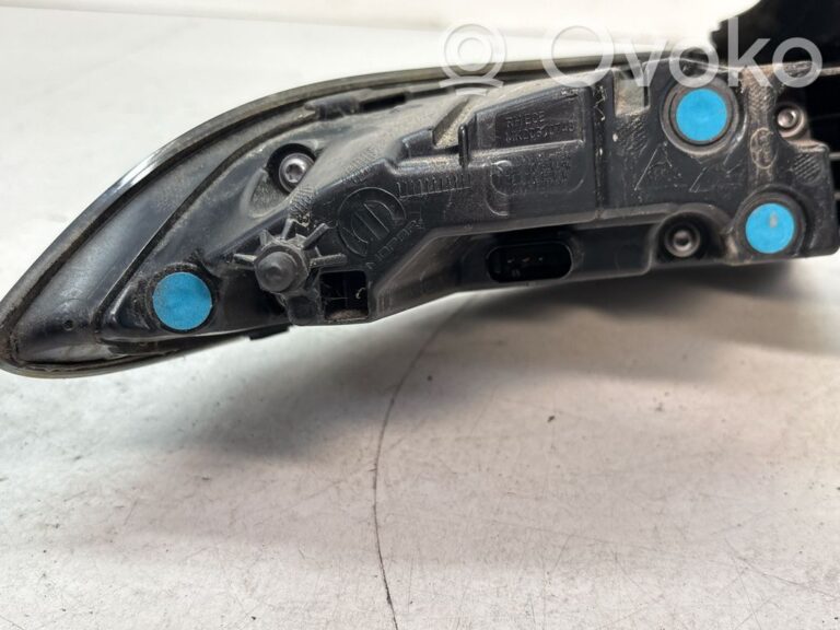 eeebba25677419abeca524230567e131-da6d70d1c867369a42d30e01151975c2_rear_tail_lights