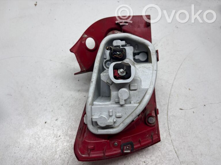 efa2be78df716e4d3397f87fc1ffaca6-a570c76a76f172b09821d012605efcdd_rear_tail_lights