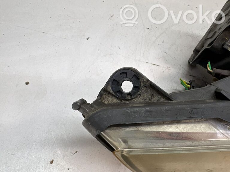 efc802ed6c98598fb1aec7d953b23395-59df2c4be9d4abffa6fe41a57091f7b5_headlight_headlamp