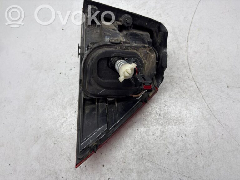 f001071f0fc28334a5274bd6706eb4e2-3bf2b58daa78c418393a0916551530d5_rear_tail_lights