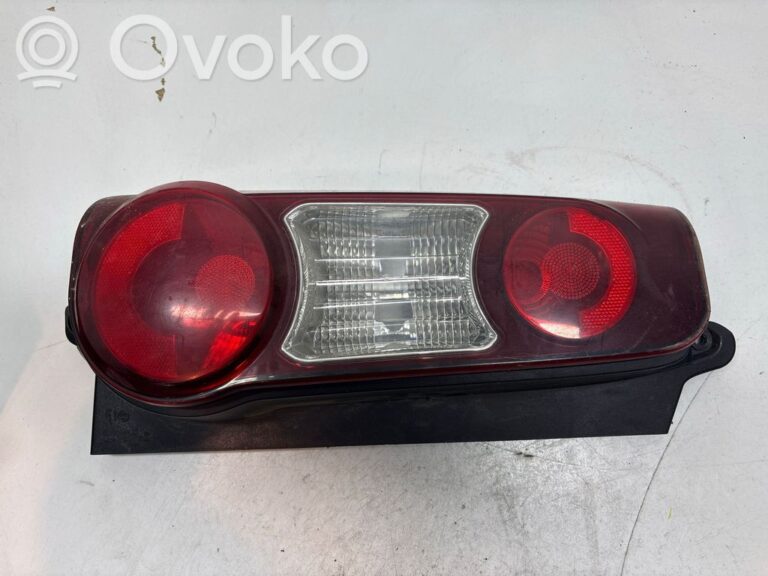f044b1ad9ca666479de2d8984402a47b-5fd0d13d471460ed02c5bc7f0348b3bc_rear_tail_lights
