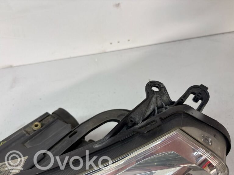 f08cc39a3c6a4d8869970f0f01354c19-bdfb08fae9b58db02c4881841072b2ab_headlight_headlamp