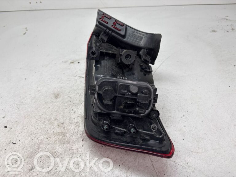 f1b23de4a822cb01744f77f47f3de7a9-71a0eeb58c2c2da291c22d66186448c5_rear_tail_lights