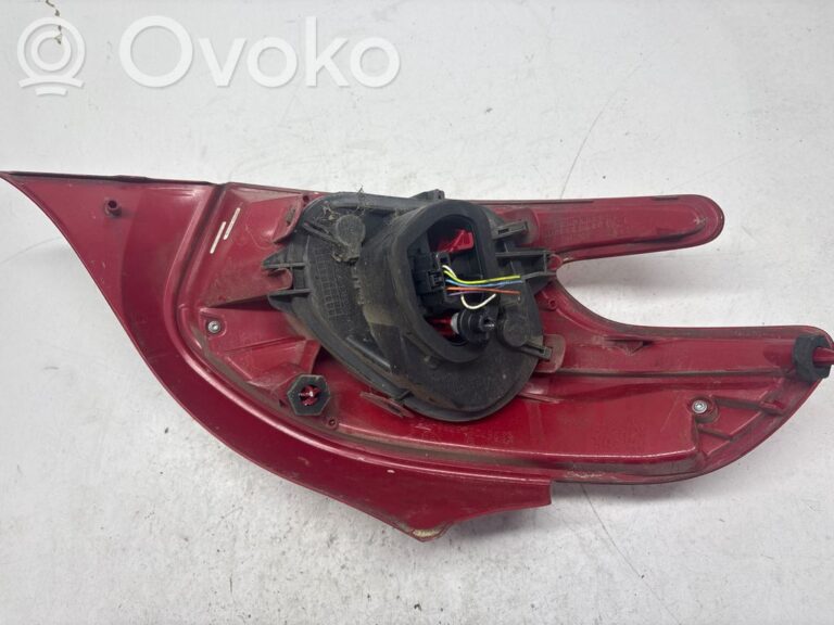 f27a672c3f2f99ae02ec204acea3be0d-dd521d8eeedd283e7e2e65ddcd4ade68_rear_tail_lights
