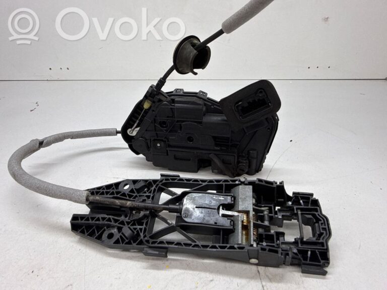 f2daa6339311e01ba51634db2428b78d-7e4ccce14ad2262b28e2d50d49b75ec1_rear_door_lock