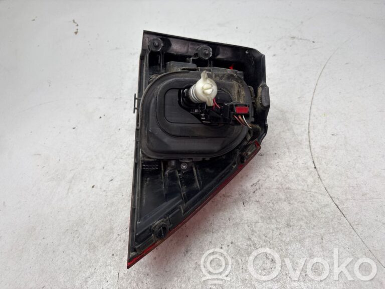 f2e495eb21d6632f2f0892fa645dc647-f58f2c856d21c2ec18cd92f85b709f59_rear_tail_lights