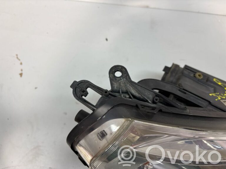 f3924967efb58b7a34cf09353e0c3938-512fafed684d307d40a68ab91e5bdc07_headlight_headlamp