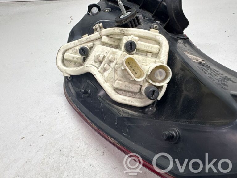 f4b3d514b6088857168e0faa5f621ff7-f9007c47bc6fc7c2a7d7573afe020cdc_rear_tail_lights