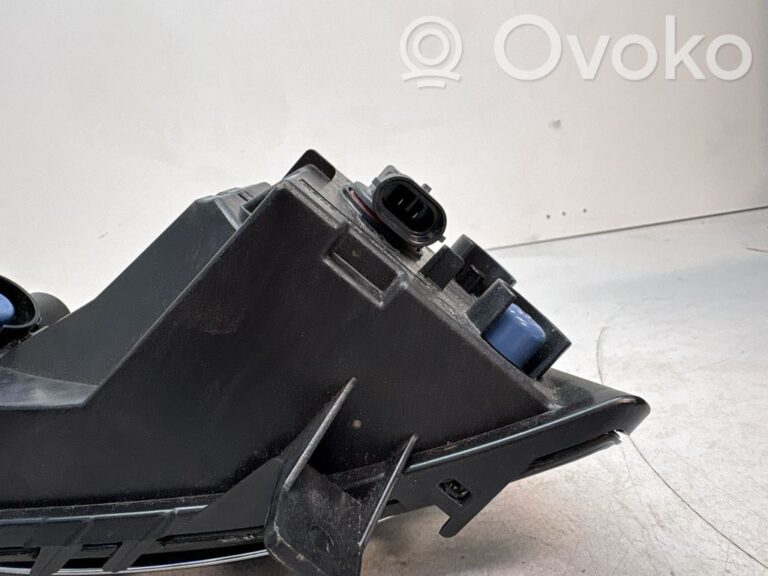 f4ee874178141666f868dbb4f48b0460-447bb32d9d24ff6e88f6a64a8400158d_front_fog_light