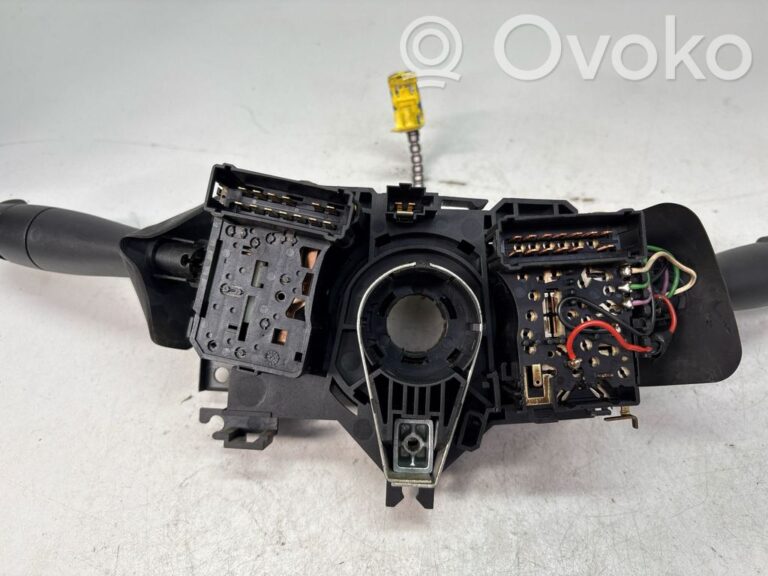 f61bc369b1c0766f169c3bc78b897cdc-98559e18d628859d37a37579715cc641_wiper_control_stalk