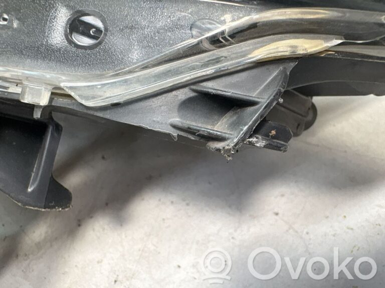 f71927d695dd9033a48e30969dd39a6a-f8b33946b8023d061b3e8c3436dee0a8_headlight_headlamp