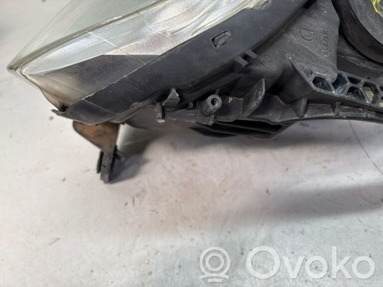 f8462f5b01668f2c5a531c5ee59f4f94-de7465924aca264d863968ec61b2da2e_headlight_headlamp