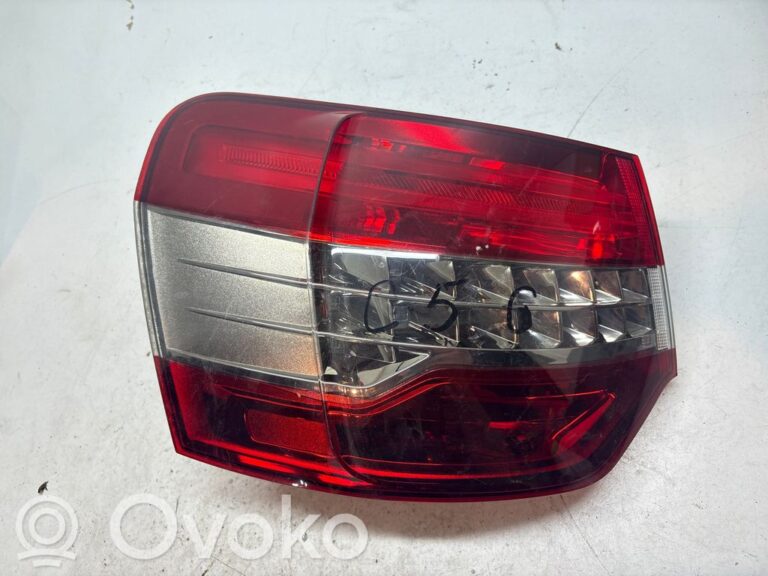 f8c4c65255cb5e25678083fdf798b7df-b8d44d4aae0fbff31a36af447c379956_rear_tail_lights