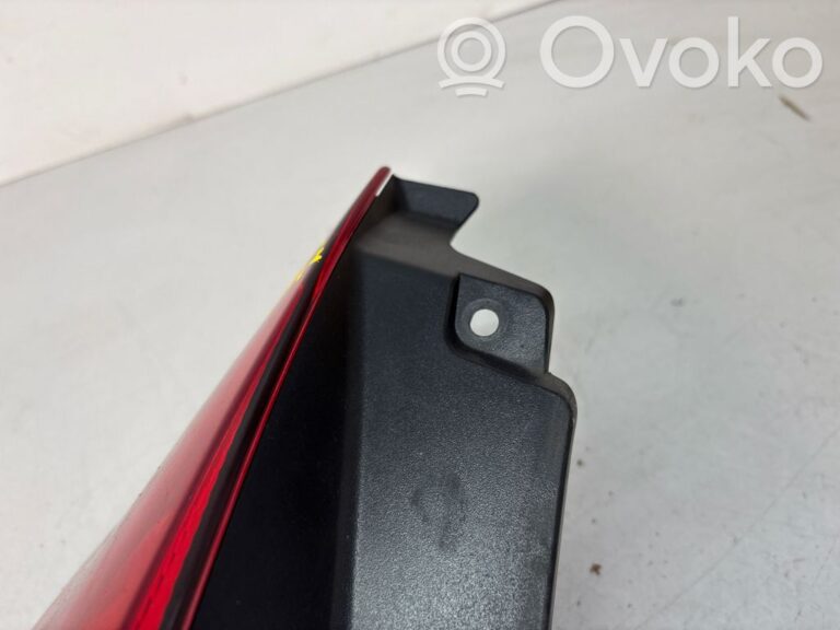 f9655105f44059637b55d34c1c4170c3-1a69cd7f0667e4888a2720664c70d6e8_rear_tail_lights