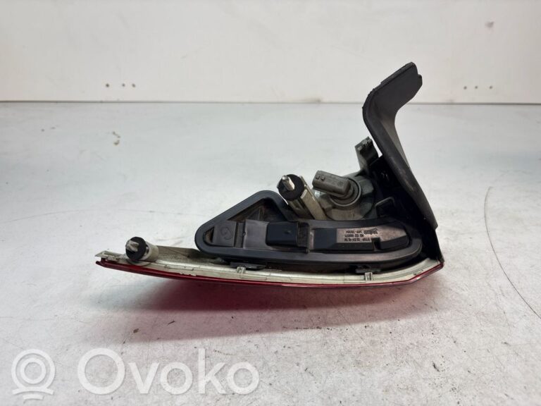 f99b96f86a97e1cb1538e13ed835404c-1619f2a1f95dbf34a2aca72f4d1c5b7b_rear_tail_lights