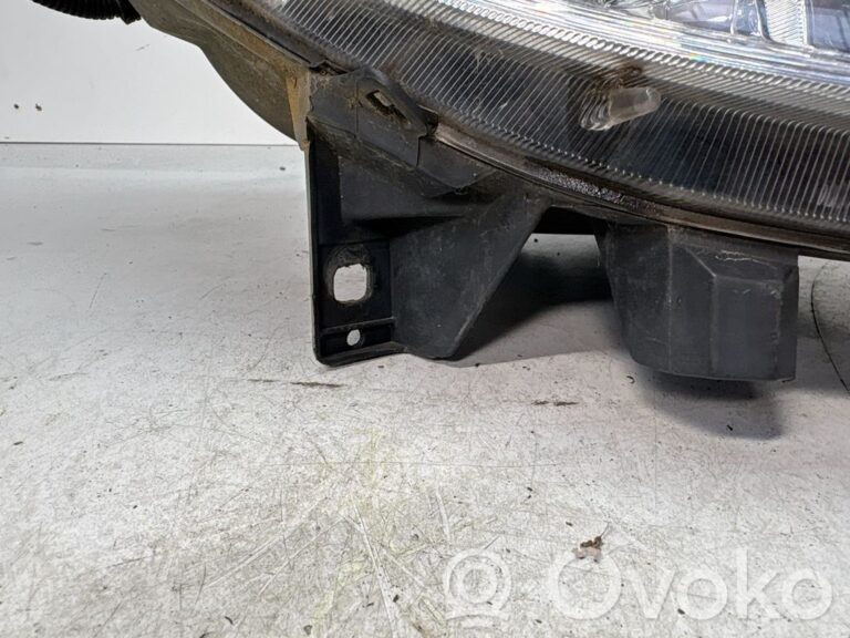 f9b35f97ec50e938054425e899055e87-b9d8aa6ea54452a4d2ac4ccd52b72a47_headlight_headlamp