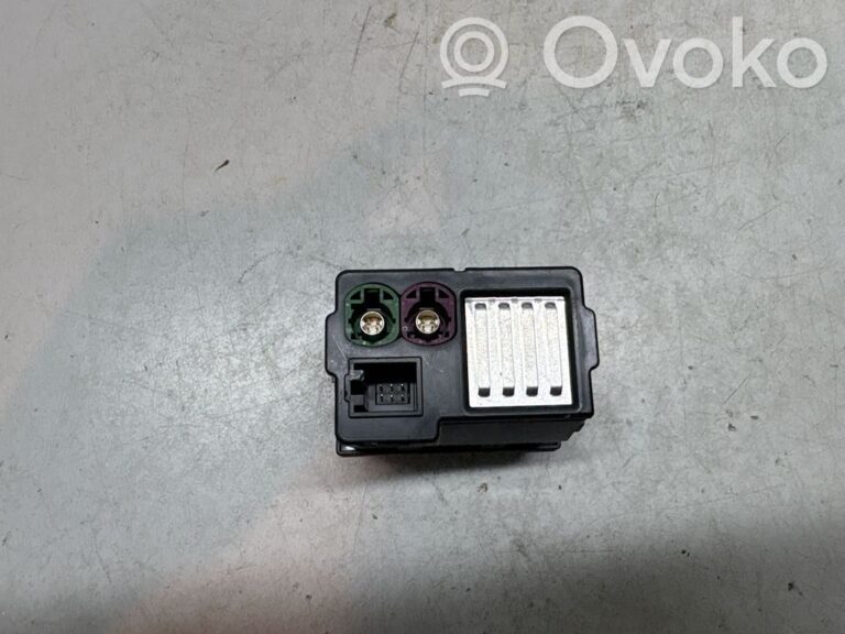 f9bdfcea70d822f750a4365f26284b59-1502e5af55c627e11ff24640efd15178_aux_in_socket_connector