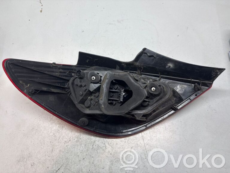 f9beb49ef56e2b6915b91950b727e806-9a5e149e313e4487aa56a94ff07172c5_rear_tail_lights