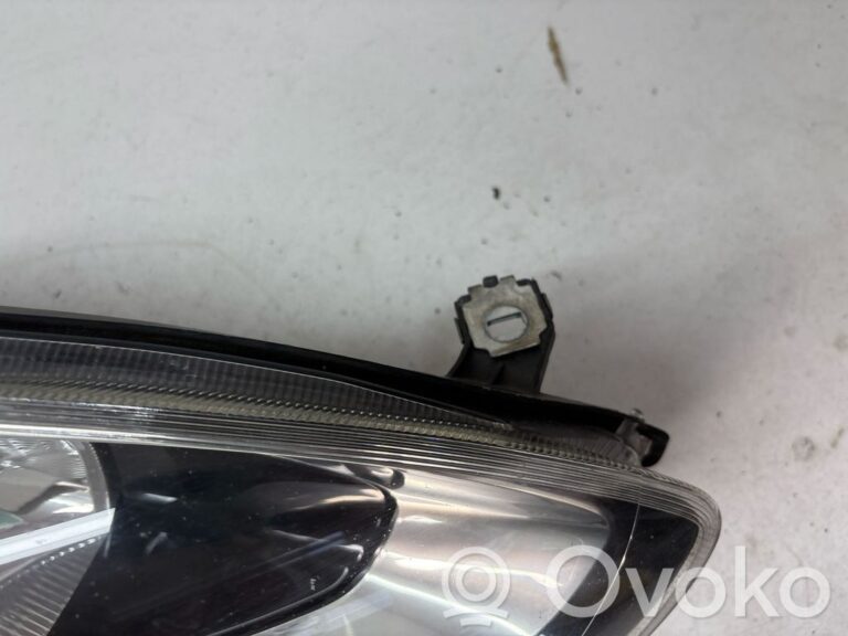f9c45b9de4e9aec17f7b845c004c4630-33adc5c20bb1e92182f2cf15d97446ac_headlight_headlamp