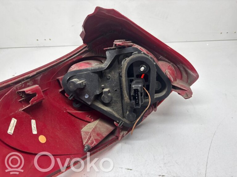 fa515be19524fb4207e50b9d056412ba-608c746385ed19d278a4c1b771053643_rear_tail_lights