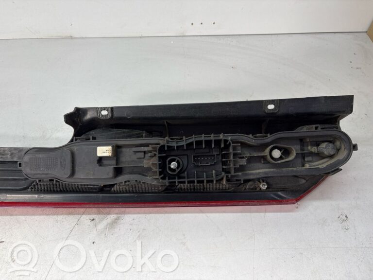 fad72e0f9bbe032066127e90bc3c7f60-744d97d4a6abe800aae349e0142a8a00_rear_tail_lights