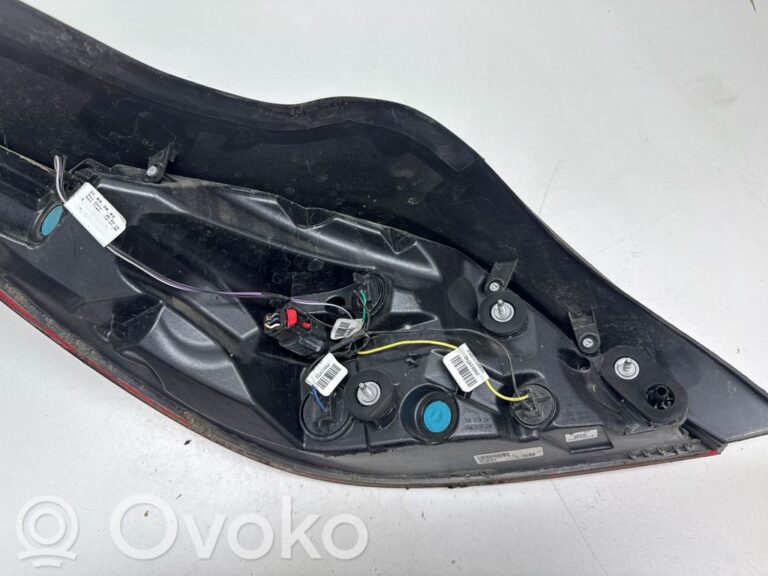 fb15070abbbbb26434b4c4618af54bfd-9f920354df918b84f898bcd5f3e7540b_rear_tail_lights