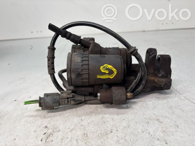 fc0b4b5a1f697a91c3da9a790683c5b9-9662802837c6bdcaad8eb519ee30bf07_rear_brake_caliper