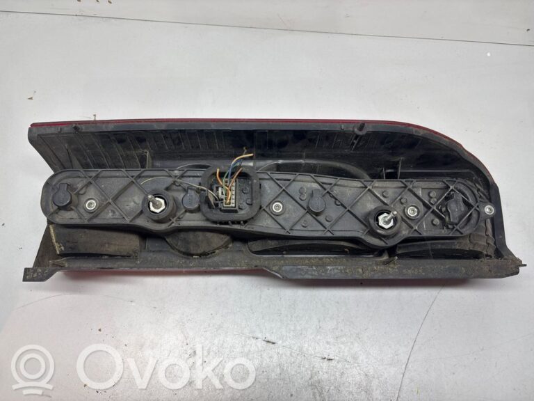 fcb76a78b45a7cdd508599afd31a509b-cd8565441804ee94d601e55986563c0b_rear_tail_lights