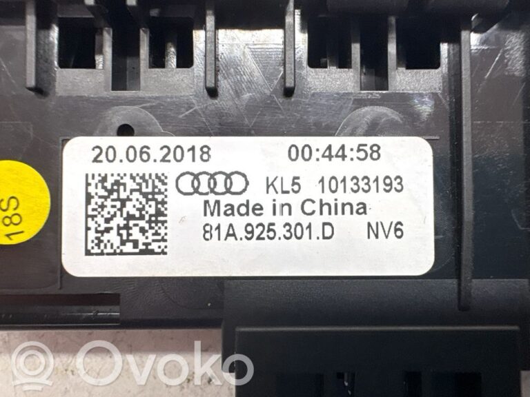 fce98debf289a8511ca4d67a4549adbd-e20bf59136eec7c28288925c8cf812eb_hazard_light_switch