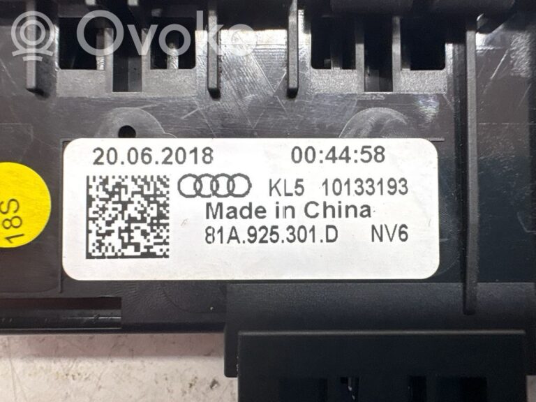fce98debf289a8511ca4d67a4549adbd-e20bf59136eec7c28288925c8cf812eb_hazard_light_switch
