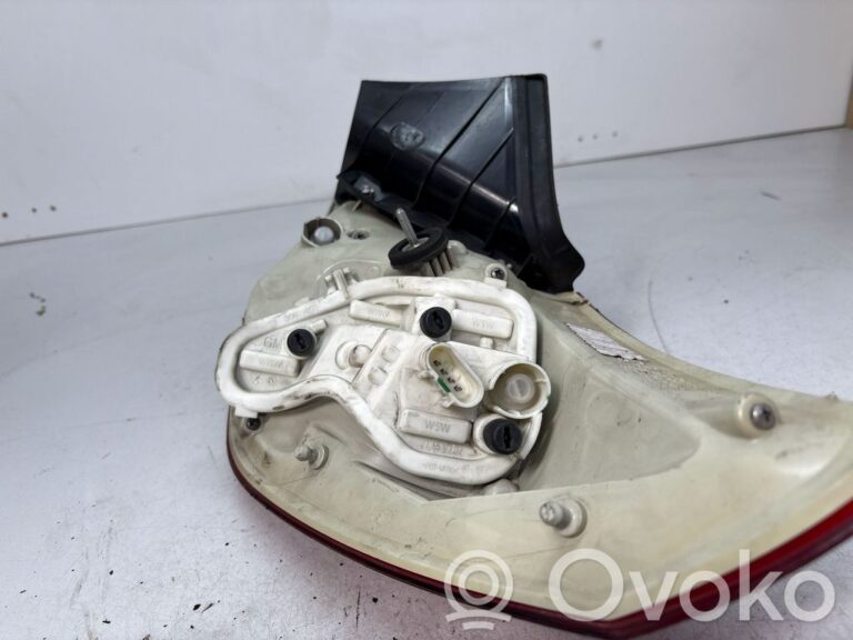 fda23151deee1e79a094392d91d2874e-9cb7e800092ce55b3893b17bbc8c58e3_rear_tail_lights