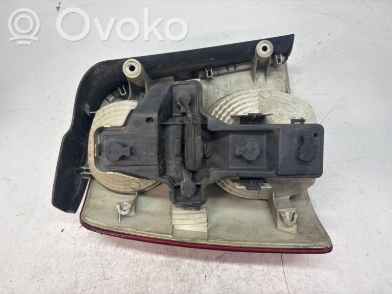 fe2e54472b8f354dc8bfcd4329e05cbc-9df20eb5d55b79ca2ff7dcdf8679a61a_tail_light_bulb_cover_holder