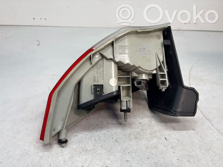 fe4d4cec14508ab0e054fa7b2aa510eb-6fd003513b4c43a40e7a37a17494e614_rear_tail_lights