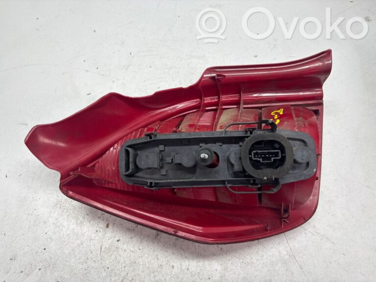 fe5469c7dcf942cfa244c6d5ea6b800e-7bb2e3e17b16b37948e2d15e21285fd1_rear_tail_lights