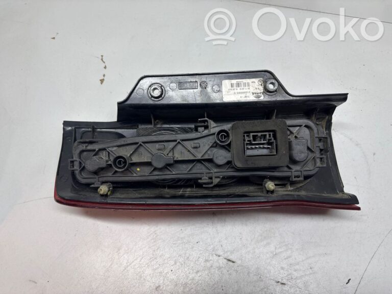 fe8c0c844835a1e5192e52d9d5f520b5-bcfc9a6db3ecd321356879dc928b3b00_rear_tail_lights