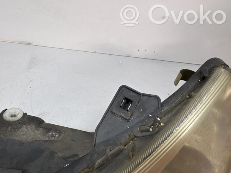 ff96edb469223c0e5ebaf39c54c1ae21-85bd00f3732678b52ea5a28944c2b285_headlight_headlamp
