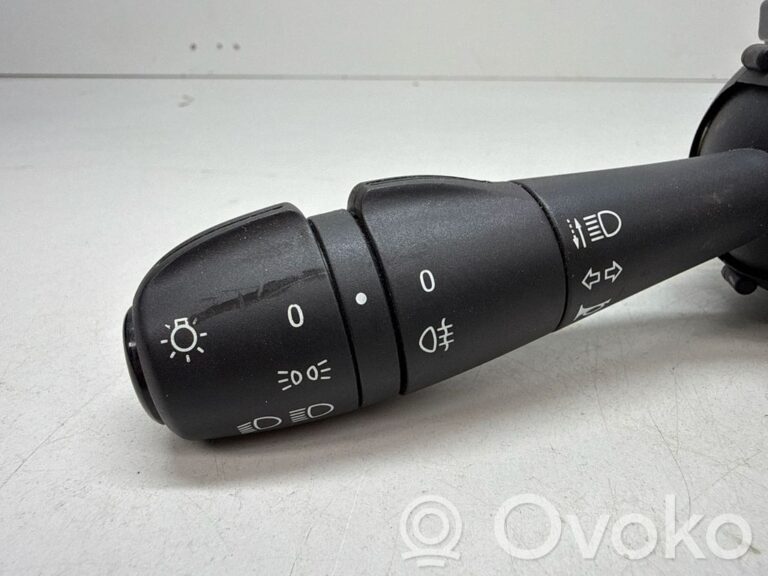 71f00d5b0c21f1c60d17567619653816-00f9fa8dcd94967963e4ae72a2c5135d_light_switch
