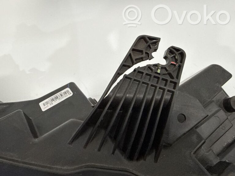 2bc5341409860ee5a8537267dc781ba2-a100f416f35e30452eb948ce0d54b575_headlight_headlamp