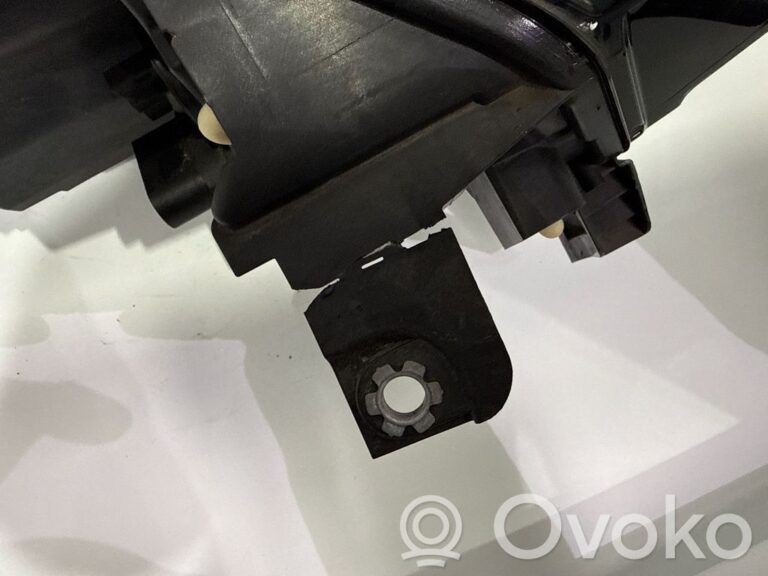 30826fe5097a1d7593d50b337ff8ea0f-cb0271673c44bfb085017ede5ab013fc_headlight_headlamp