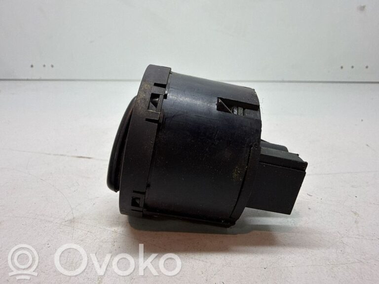 4323f3baf7e4f344dab69a0026e687e4-3b7c2ac6d1a8d26186b83fe5f700a43b_light_switch