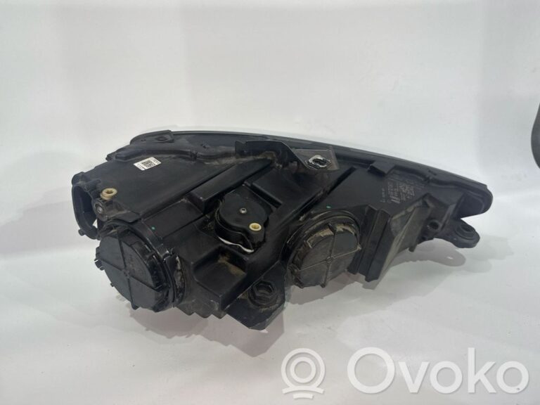592b841d907c4caeb7c5330b52362bd3-90f07a136c001f40394c75cae667f025_headlight_headlamp