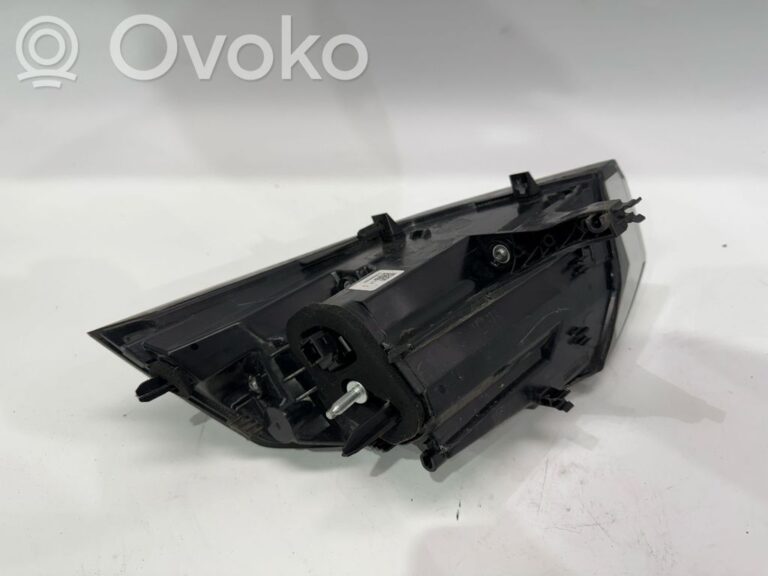 675f0ab2f3271a1fd5cc0e67ab2f9a2d-c2ecf4d7794a95da2a9de975c2b20f0e_rear_tail_lights
