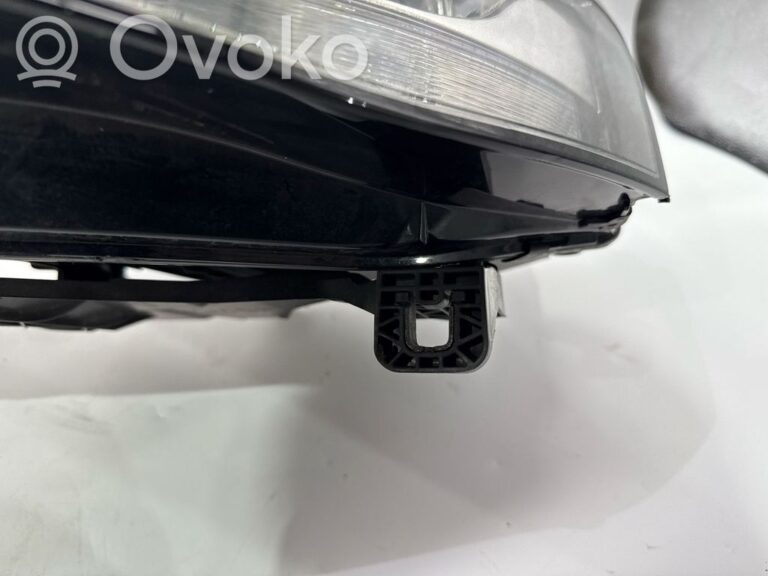 6b545b9e1a71386e3007bd5cd56f4947-34aa2ac57492a9c515ebb5123cb015bd_headlight_headlamp
