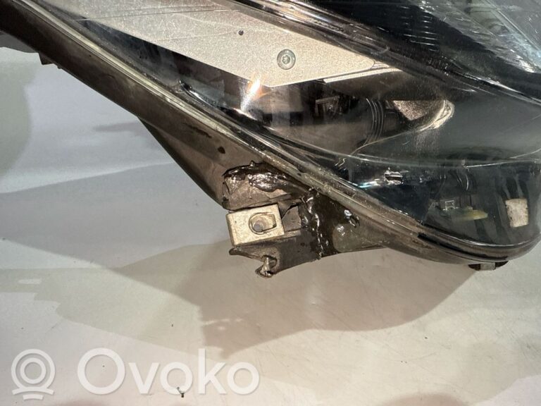 7b1dffb0da1e9ba366e658976627587b-d77f2373156ddeeaec965e9082b80b04_headlight_headlamp