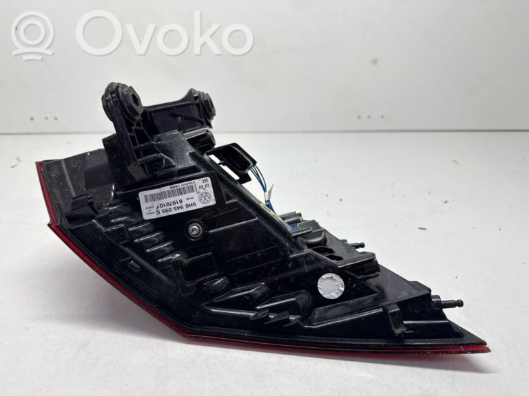 9c24f6e499c65c6e003f0a1c5a7958fa-7148dc79fe764f6ba8cac641eef724ee_rear_tail_lights