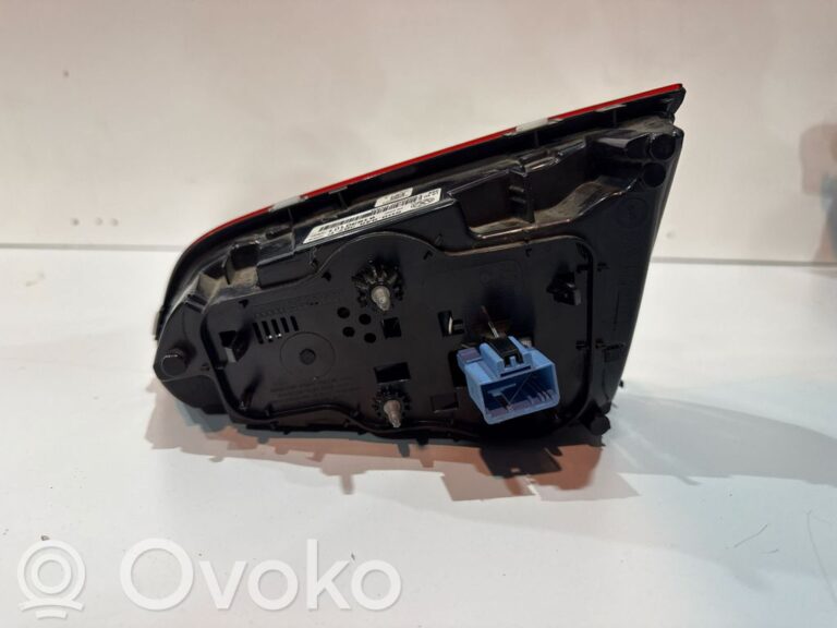 a5e849d0e4114020ae83c3830f54c5bf-721477d26ee69d72423b8410f4d55edb_rear_tail_lights